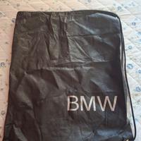 Sacca nera con scritta BMW bianca