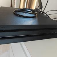 PS4 PRO con due Joysticks 