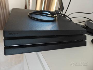 PS4 PRO con due Joysticks 