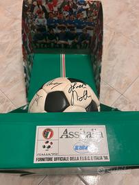 Pallone calcio Italia 90 con firme