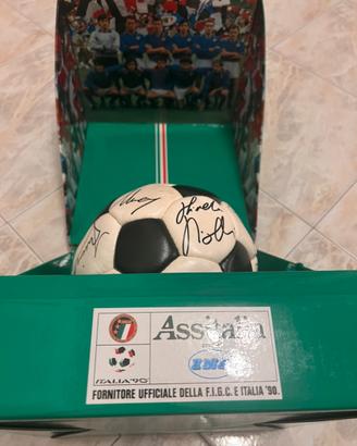 Pallone calcio Italia 90 con firme