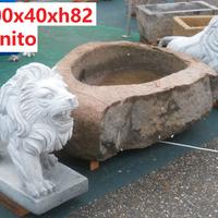 Coppia di leoni in granito