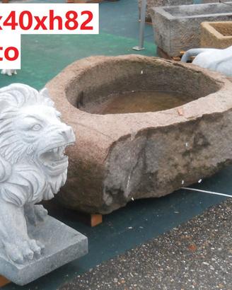 Coppia di leoni in granito
