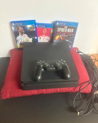 PLAY STATION 4 slim 1 TB NUOVA,1 joypad , 3 giochi