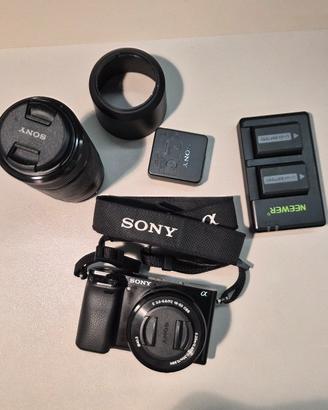 Sony a6000 con obiettivi 16-50 e 55-210 e LowePro