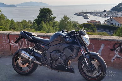 Yamaha fz1 super accessoriata