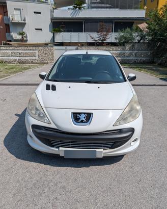 Peugeot 206+ 1.4 DHi 75cv (2010) con 187.000 km