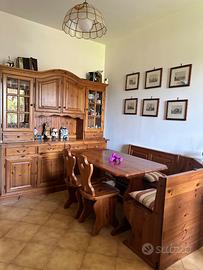 SALA DA PRANZO IN PINO ROSSO