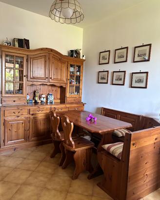 SALA DA PRANZO IN PINO ROSSO