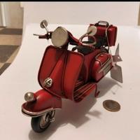 Scooter tipo Vespa in metallo
