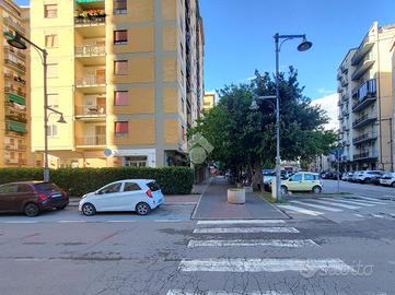 NEGOZIO A FOLLONICA