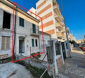 Cerchi una cielo terra a due passi dal mare?