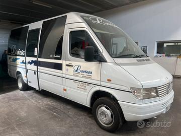 Autobus Mercedes Benz 904