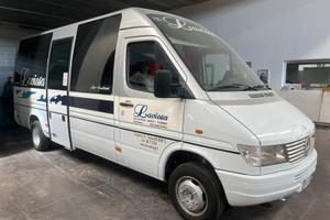 Autobus Mercedes Benz 904
