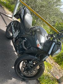Suzuki gsr 600