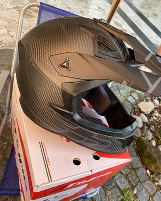 Casco in carbonio