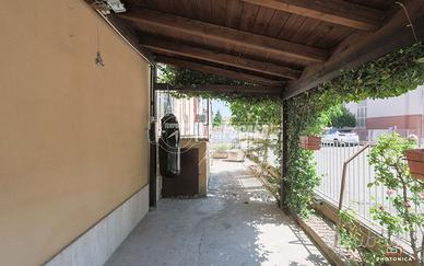 INGRESSO INDIPENDENTE CON CORTE PRIVATA IN ZONA MA
