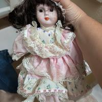Bambola di porcellana da collezione