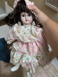 Bambola di porcellana da collezione