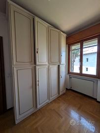 Armadio bianco in stile toscano elegante