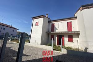 porzioni di bifamiliari al grezzo.