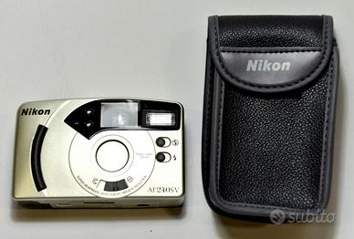Fotocamera tradizionale con rullino Nikon AF 240SV