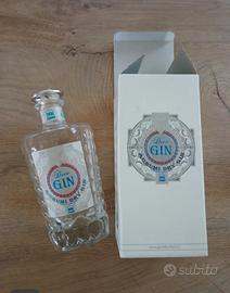 bottiglia vuota deer gin