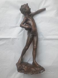 Statuina in bronzo "Pescatorello con granchio".