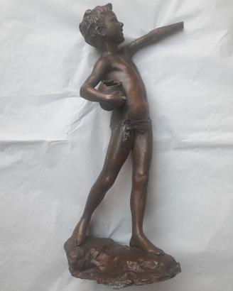 Statuina in bronzo "Pescatorello con granchio".
