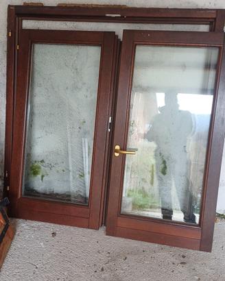 finestra con vetrocamera in legno 