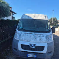 Peugeot boxer con inizio camperizzazione