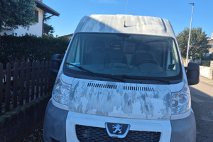 Peugeot boxer con inizio camperizzazione