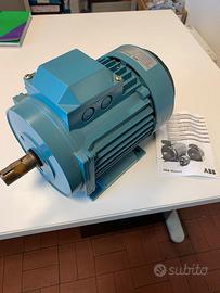Motore elettrico trifase hp 2,5 4 poli B3