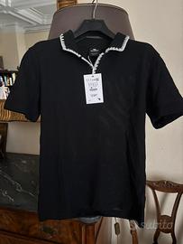 Polo pull and Bear nera con cuciture bianche