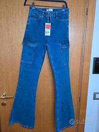 jeans cargo con tasche laterali