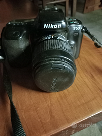 Macchina fotografica analogica Nikon F50