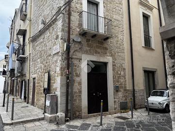 MONOLOCALE A BARI