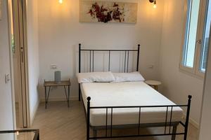 Stanza arredata con BAGNO PRIVATO
