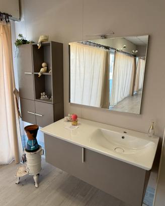 Mobile da bagno con lavabo