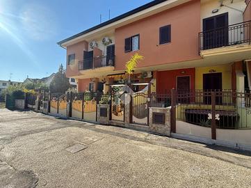 VILLA A SCHIERA A ACERRA