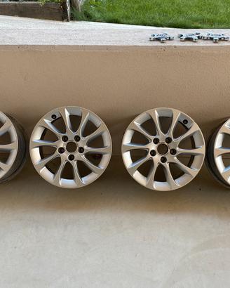Cerchi in lega 16”