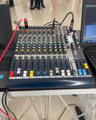 Mixer Soundcraft MFXi 8