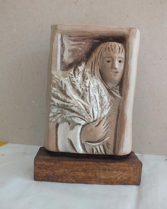 Terracotta "Fanciulla con covone di grano"