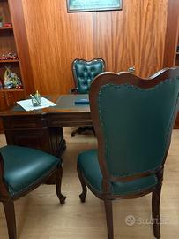 Scrivania con poltrone e sedie