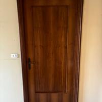 Porte in legno di noce