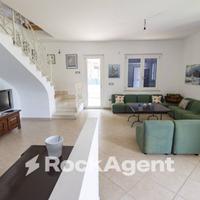 SPLENDIDA VILLA FRONTE MARE TOTALMENTE RISTRUTTURA