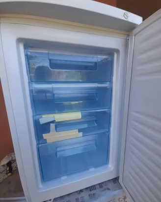 Congelatore con 4 cassetti