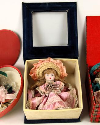 3 bambole in scatola.