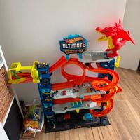 Hot Whells Ultimate MEGA GARAGE