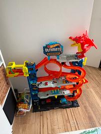 Hot Whells Ultimate MEGA GARAGE